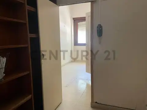 Hipólito Irigoyen , Piso 0