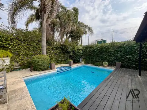 Casa en Venta con 3 cocheras