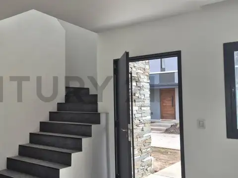 Casa tipo Dúplex a estrenar jardín y parrilla en Spring Park Pilar