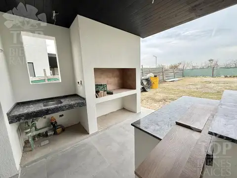 Casa 6 ambientes con 4 baños