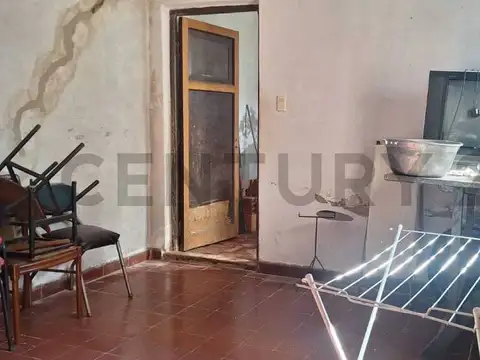 Casa 7 ambientes con 1 baño