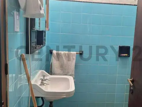 VENTA DE CASA A RECICLAR CON POTENCIAL FRENTE AL CPC PUYRREDON