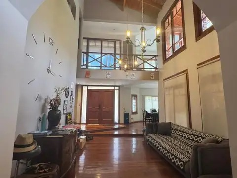 Casa en Venta con 7 cocheras