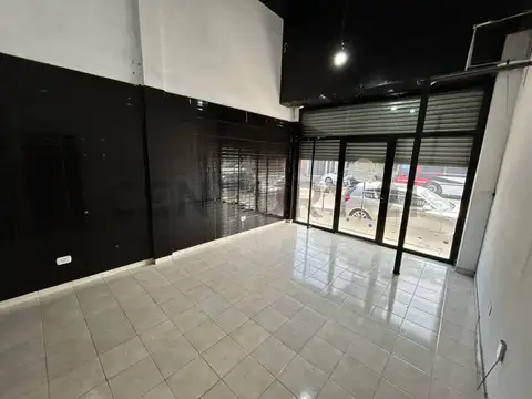 Local en Alquiler en Villa Luzuriaga, $ 500.000