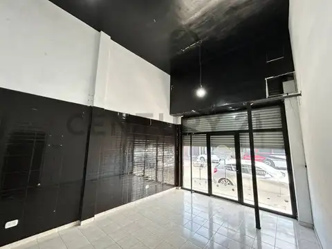 Local en Alquiler en Villa Luzuriaga, $ 500.000