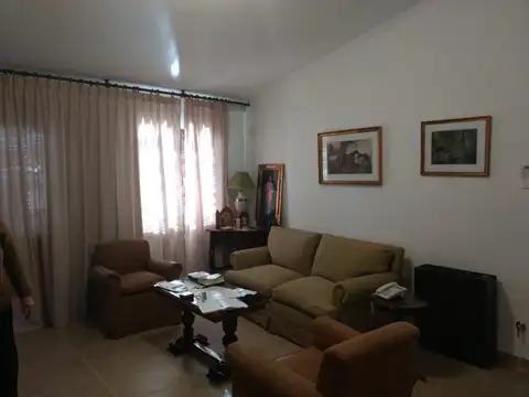 Casa en Alquiler con 1 cochera