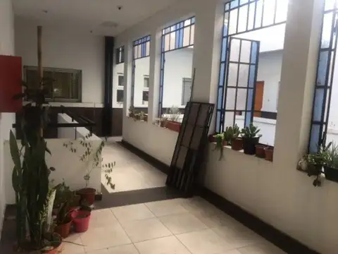 Al Frente - Con living y espacio separado p/escritorio (ideal Home-Office) - No paga Expensas