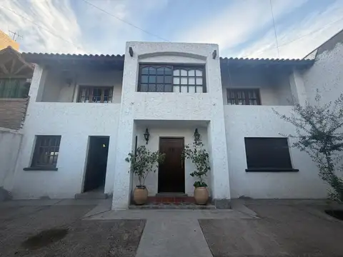 Casa familiar con excelente calidad constructiva"