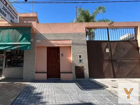 Casa en venta - 3 Dormitorios 2 Baños - 400mts2 - Mercedes