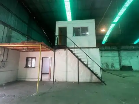 Bv. Oroño 3657 - Galpón 1.037 m2 en Alquiler