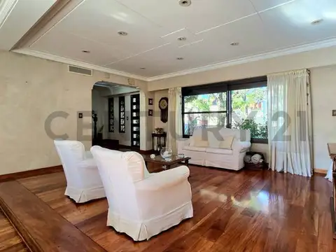 Casa 6 ambientes con 2 baños