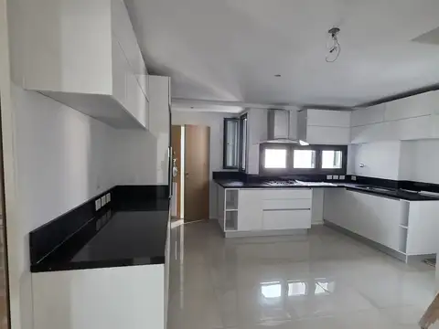 Departamento 4 ambientes con 3 baños