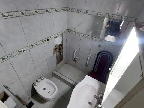 Casa 5 ambientes con 2 baños
