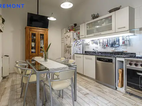 Depto Tipo Casa 4 ambientes con 3 baños