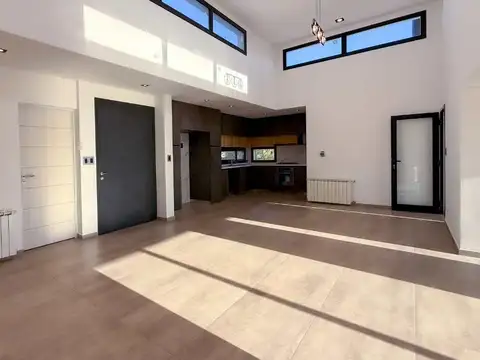 Casa en Venta con 5 cocheras