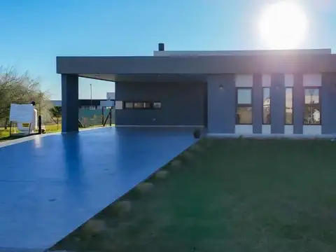 Casa en Venta en Countries y Barrios Cerrados en Berazategui, USD 325.000