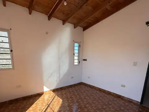 Departamento en primer piso por escalera