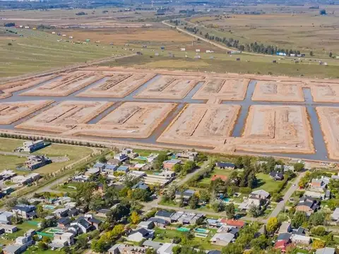 Funes Lakes. Isla H. Lote 52