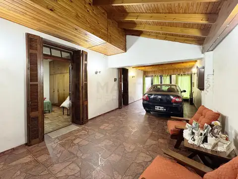 Casa 5 ambientes con 2 baños