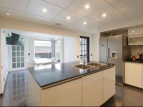 Excelente casa de 7 ambientes con ascensor en Villa Devoto