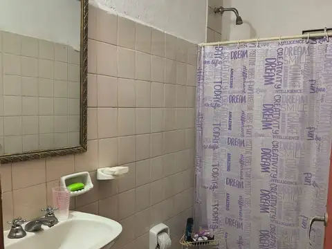 Casa 6 ambientes con 1 baño