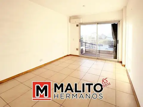 EXCELENTE MONOAMBIENTE CON BALCÒN