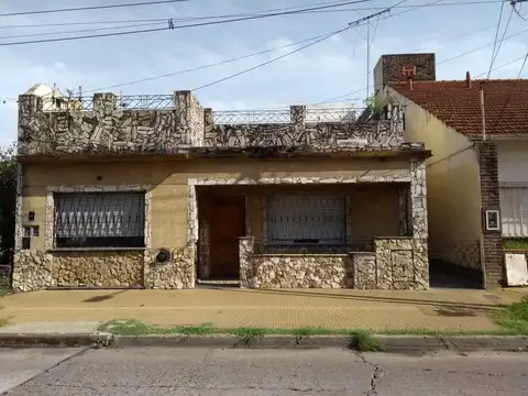 EN VENTA SAN MARTIN CASA DOS FLIAS. APTA CREDITO.