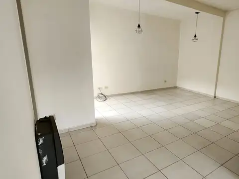 Depto Tipo Casa en Alquiler en Caseros, $ 600.000