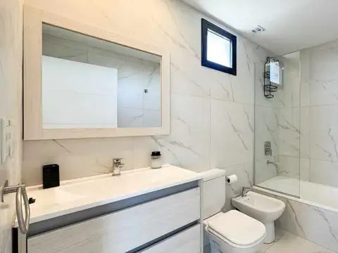 ALQUILER 2 AMBIENTES AMOBLADO BALCON Y BAULERA