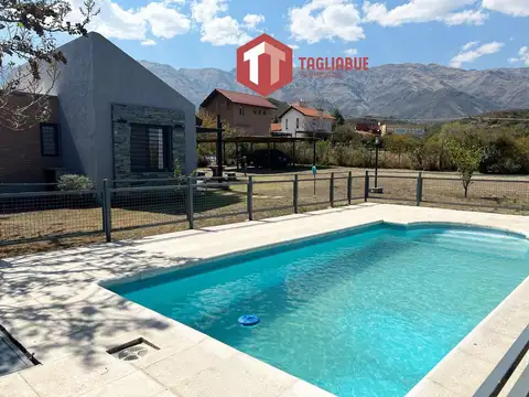 Casa en Venta con 3 cocheras