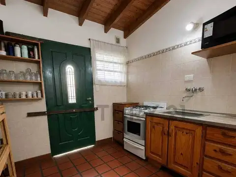 Venta de casa en lote de 480 metros con galería y parque con parrila, Villa Buide, Pilar