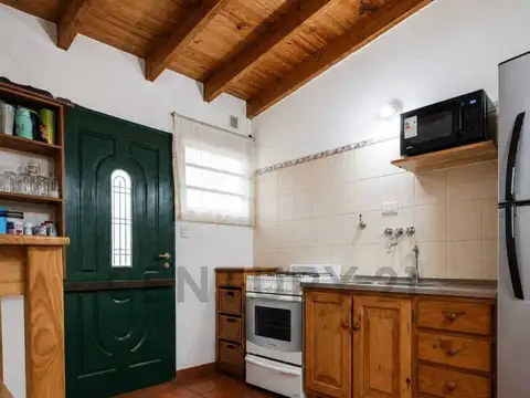Venta de casa en lote de 480 metros con galería y parque con parrila, Villa Buid