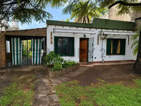 Venta de casa en lote de 480 metros con galería y parque con parrila, Villa Buid