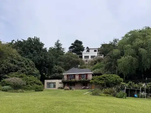 Casa Frente Al Lago con Pileta y Parque de 5.000 m² – Villa Carlos Paz – 14 Personas