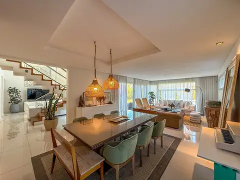 Casa en Venta con 1 cochera