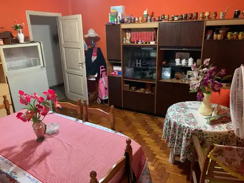 Casa 5 ambientes con 2 baños