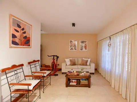 Casa 6 ambientes con 3 baños