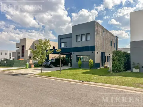 Casa en venta en Vila Marina II, Villanueva