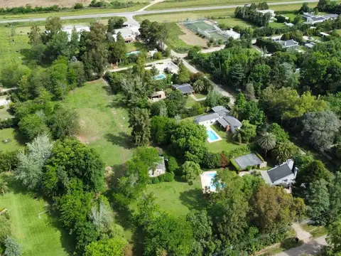 Casa 6 ambientes con 4 baños