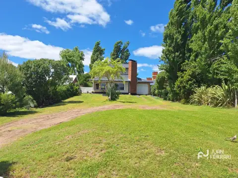 Casa en venta c/ cochera en Monte Hermoso