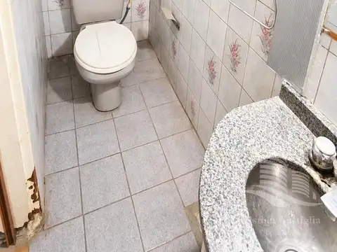 Casa 11 ambientes con 3 baños