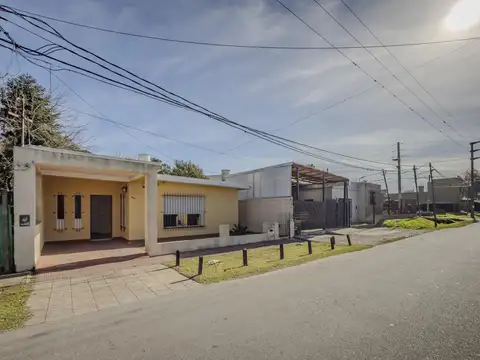Casa de dos habitaciones y parque a metros de Centenario y Arana VILLA ELISA