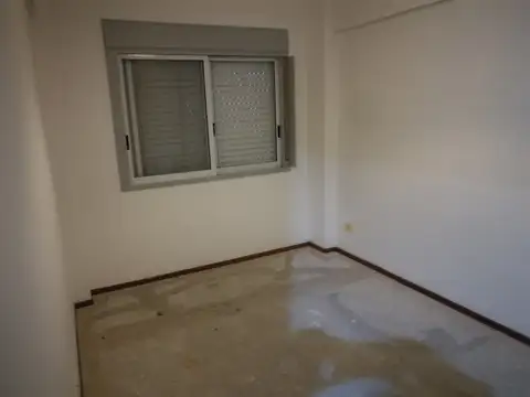 3 AMBIENTES  CONTRAFRENTE CON BALCON Y PATIO A 1 RIVADAVIA Y CERCA DEL HOSPITAL ITALIANO