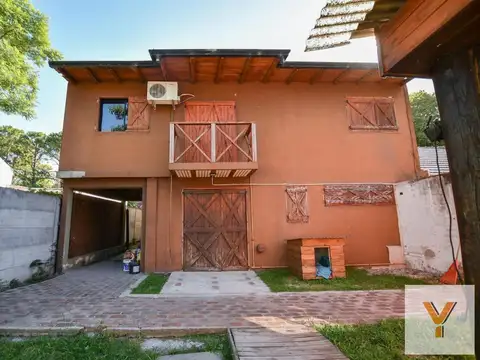 Casa en venta - 3 dormitorios 3 baños - Cochera - 416mts2 - Villa Elisa, La Plata