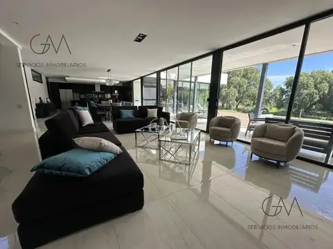 Casa en Alquiler Temporal con 2 cocheras