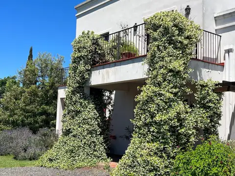 Casa 9 ambientes con 5 baños