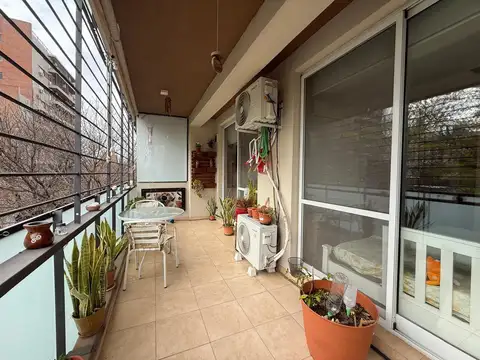 EN VENTA - DEPARTAMENTO 2 DORMITORIOS CON BALCÓN APTO CRÉDITO - BARRIO ABASTO