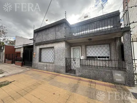 Venta casa 3 ambientes con cochera en Wilde