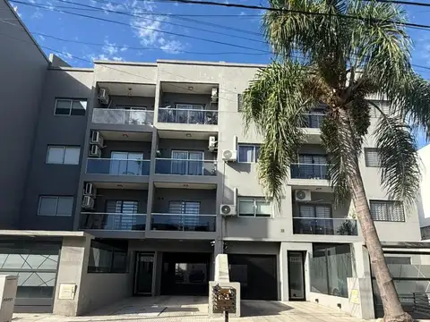 IMPECABLE MONOAMBIENTE AMOBLACO C/COCHERA