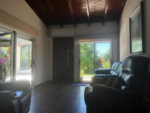 Casa en Alquiler con 1 cochera